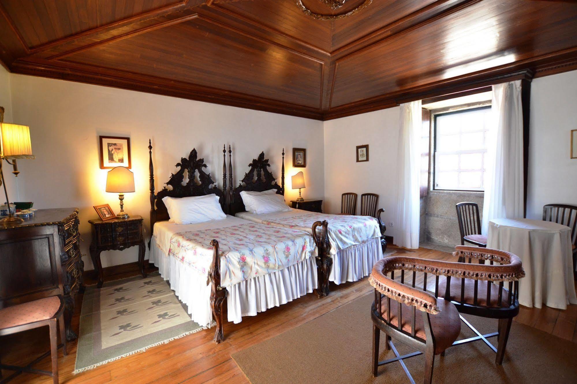 Bed and Breakfast Casa Dos Assentos De Quintiaes Барселуш Экстерьер фото