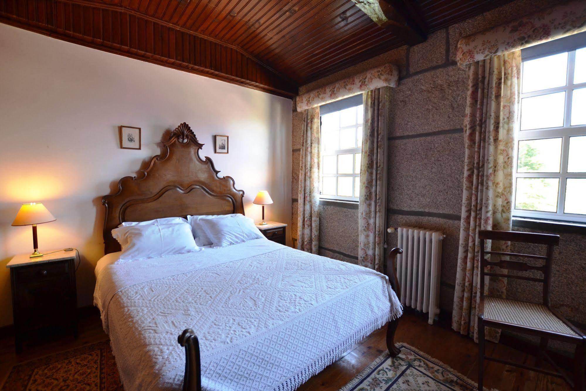 Bed and Breakfast Casa Dos Assentos De Quintiaes Барселуш Экстерьер фото